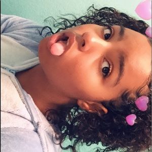 Meet your Posher, Alexis